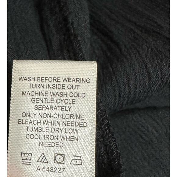 Logo Lavish Womens Top Size M Black Pleated Crochet Trim Keyhole Back Closure - Picture 8 of 9